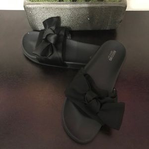 Women’s flat sandal